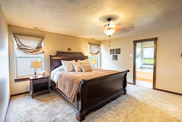 1927 S Clover Dr, Greenacres, WA 99016