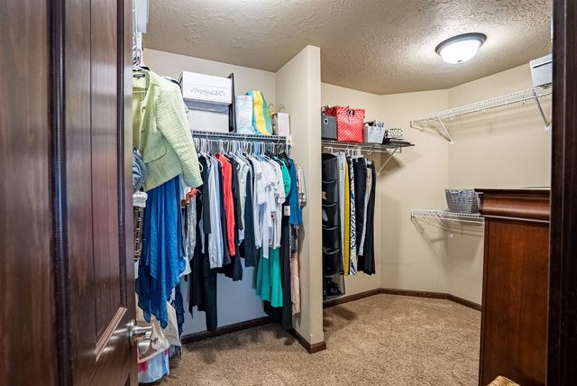 1927 S Clover Dr, Greenacres, WA 99016
