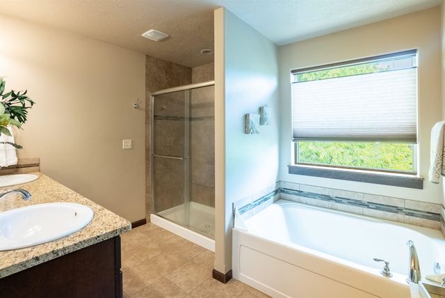 1927 S Clover Dr, Greenacres, WA 99016