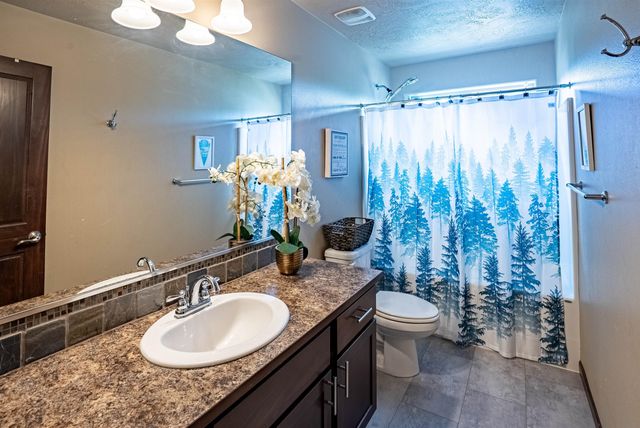 1927 S Clover Dr, Greenacres, WA 99016