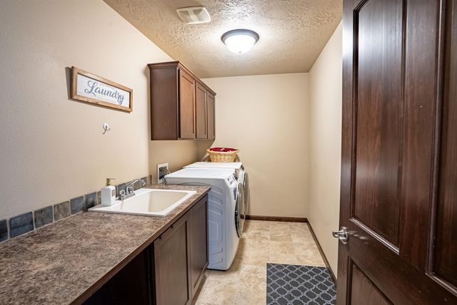 1927 S Clover Dr, Greenacres, WA 99016