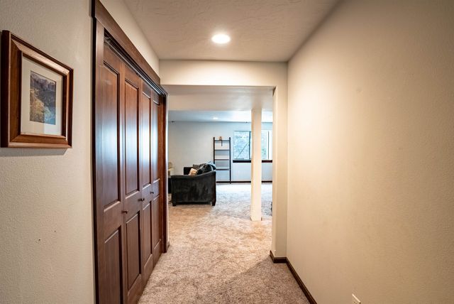 1927 S Clover Dr, Greenacres, WA 99016
