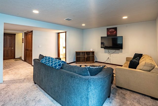 1927 S Clover Dr, Greenacres, WA 99016