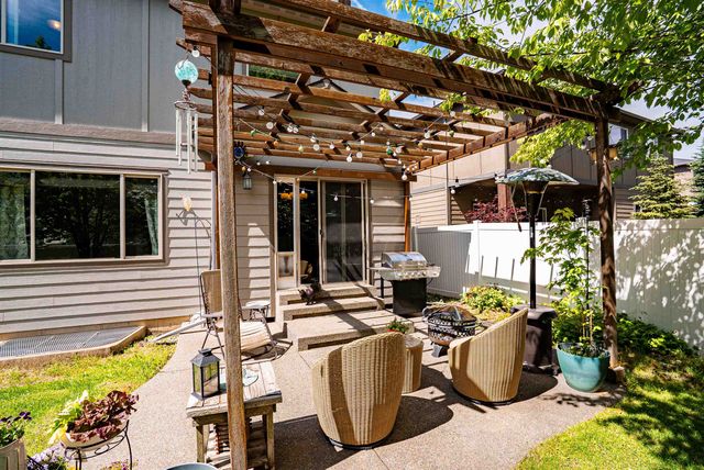 1927 S Clover Dr, Greenacres, WA 99016