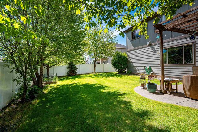 1927 S Clover Dr, Greenacres, WA 99016