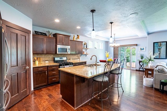 1927 S Clover Dr, Greenacres, WA 99016
