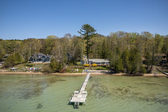 8432 S Dunns Farm Road, Kasson Twp, MI 49664