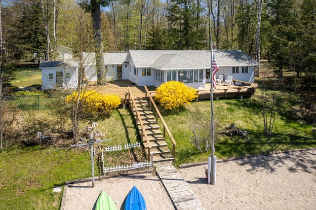 8432 S Dunns Farm Road, Kasson Twp, MI 49664