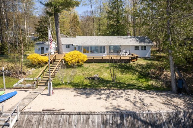 8432 S Dunns Farm Road, Kasson Twp, MI 49664