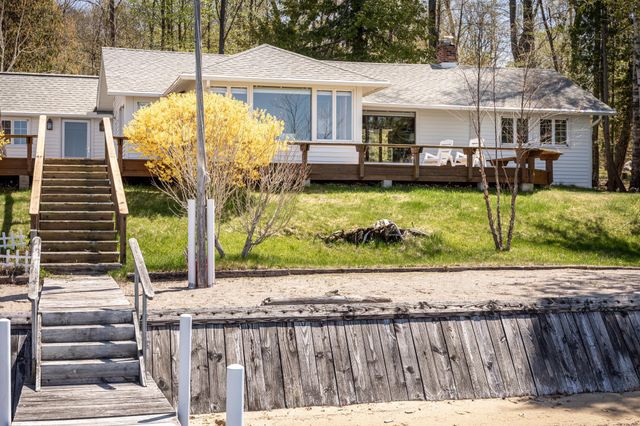 8432 S Dunns Farm Road, Kasson Twp, MI 49664