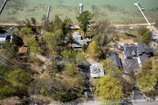 8432 S Dunns Farm Road, Kasson Twp, MI 49664