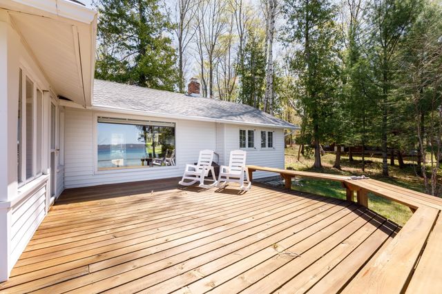 8432 S Dunns Farm Road, Kasson Twp, MI 49664