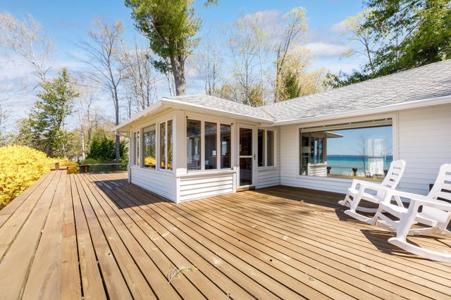 8432 S Dunns Farm Road, Kasson Twp, MI 49664