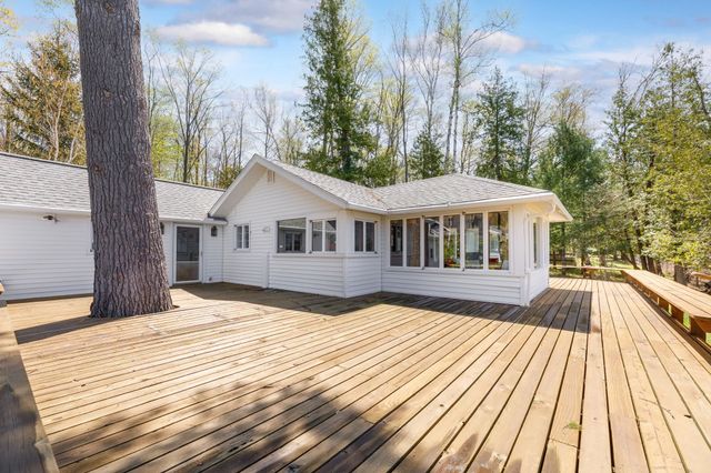 8432 S Dunns Farm Road, Kasson Twp, MI 49664