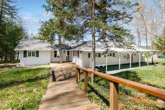 8432 S Dunns Farm Road, Kasson Twp, MI 49664