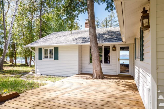 8432 S Dunns Farm Road, Kasson Twp, MI 49664