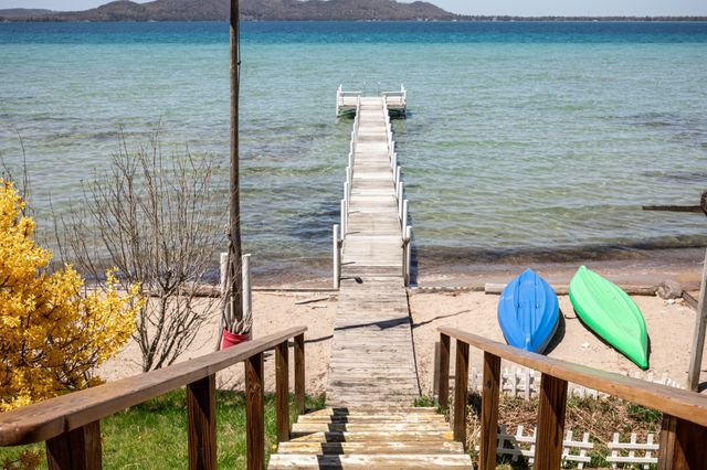 8432 S Dunns Farm Road, Kasson Twp, MI 49664