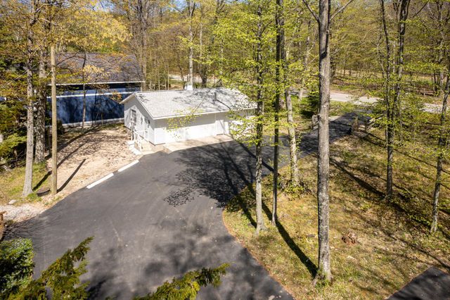 8432 S Dunns Farm Road, Kasson Twp, MI 49664