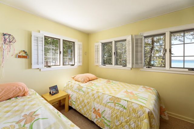 8432 S Dunns Farm Road, Kasson Twp, MI 49664