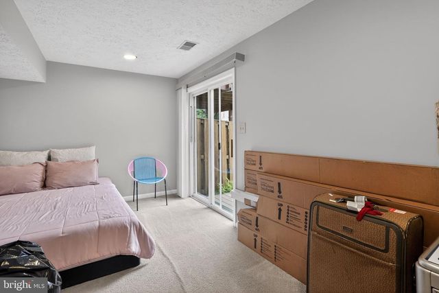 9214 JESSICA DR, Manassas Park, VA 20111