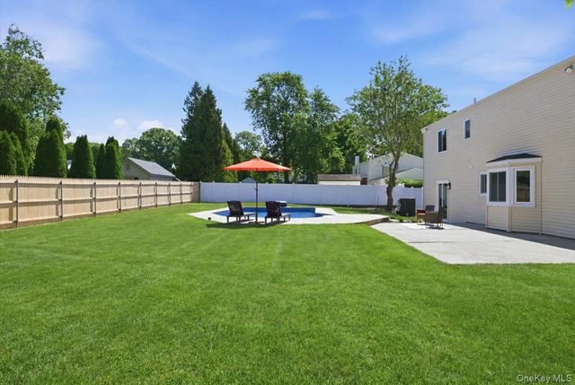 5 Bernice Court, Coram, NY 11727
