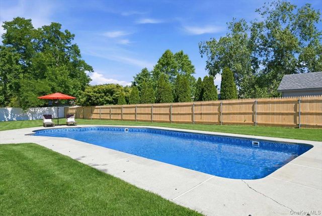 5 Bernice Court, Coram, NY 11727