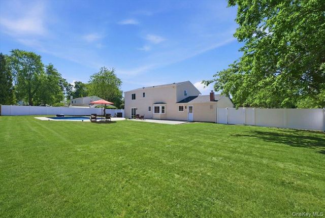 5 Bernice Court, Coram, NY 11727