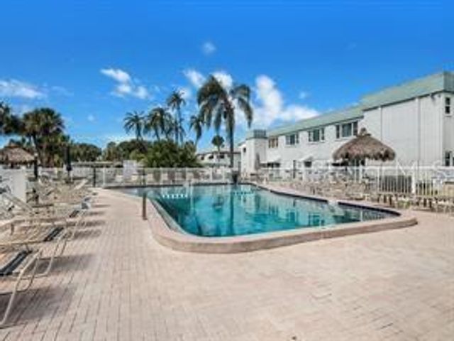 5257 81ST LANE N 17, St Petersburg, FL 33709