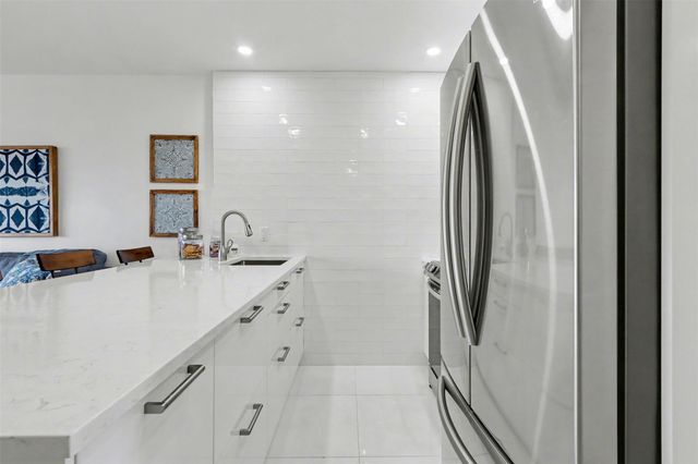 901 SW 11th Ave 16H, Hallandale Beach, FL 33009