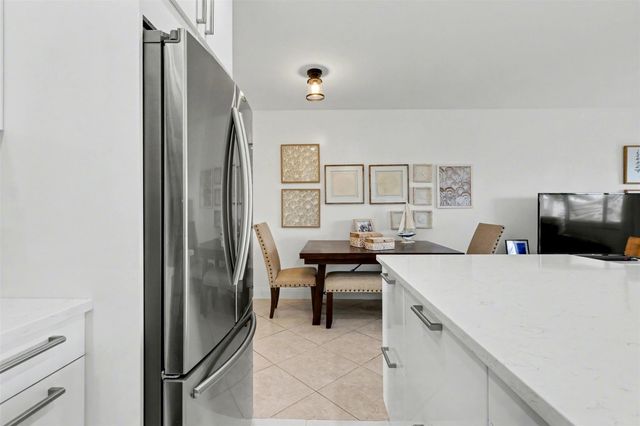 901 SW 11th Ave 16H, Hallandale Beach, FL 33009