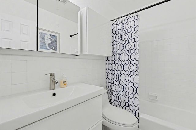 901 SW 11th Ave 16H, Hallandale Beach, FL 33009