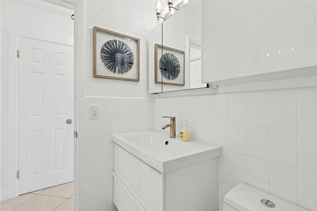 901 SW 11th Ave 16H, Hallandale Beach, FL 33009