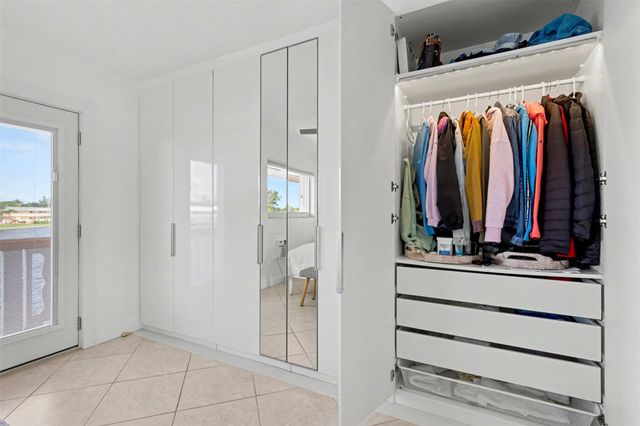 901 SW 11th Ave 16H, Hallandale Beach, FL 33009