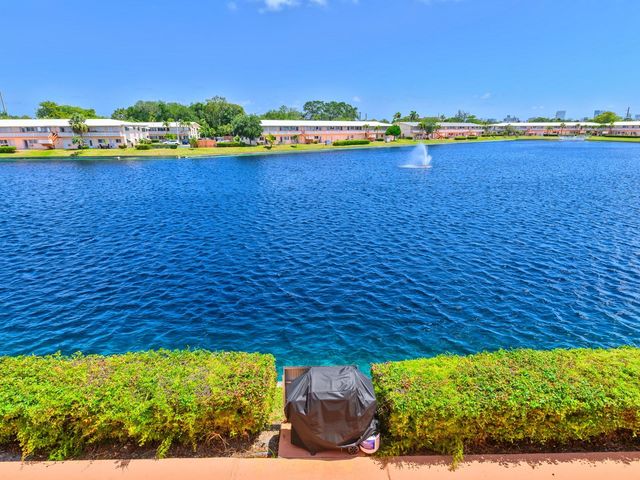 901 SW 11th Ave 16H, Hallandale Beach, FL 33009