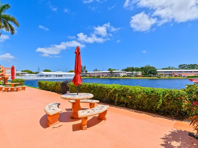 901 SW 11th Ave 16H, Hallandale Beach, FL 33009