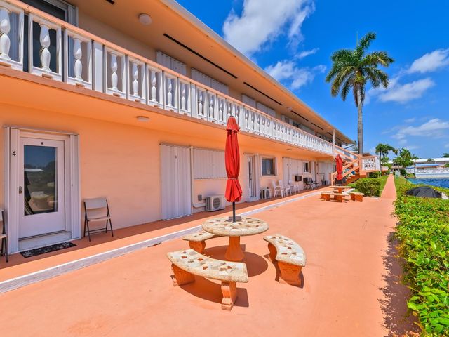 901 SW 11th Ave 16H, Hallandale Beach, FL 33009