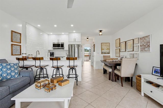 901 SW 11th Ave 16H, Hallandale Beach, FL 33009