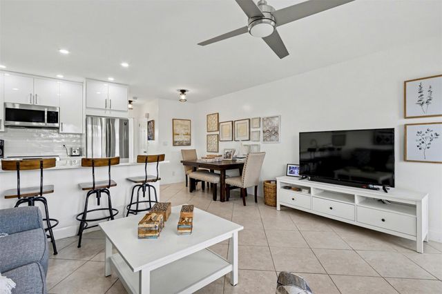 901 SW 11th Ave 16H, Hallandale Beach, FL 33009