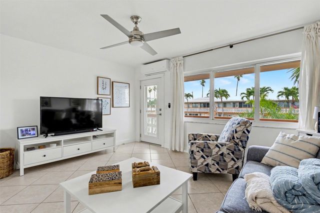 901 SW 11th Ave 16H, Hallandale Beach, FL 33009