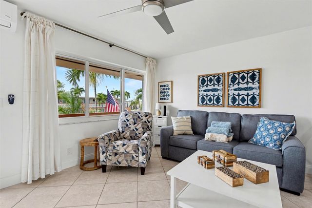 901 SW 11th Ave 16H, Hallandale Beach, FL 33009