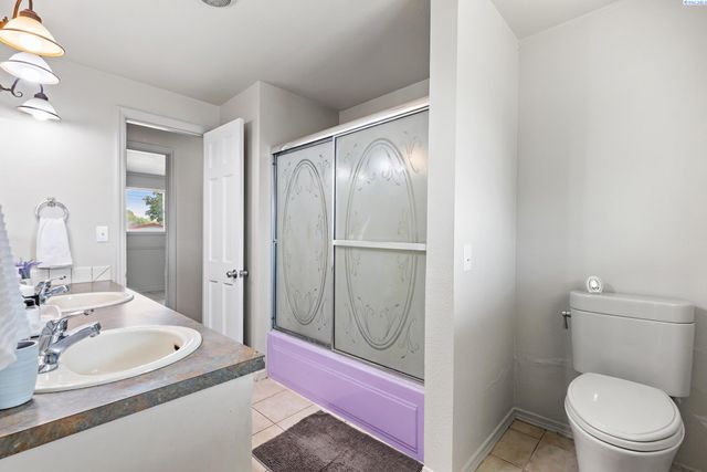 1907 W Ruby St, Pasco, WA 99301