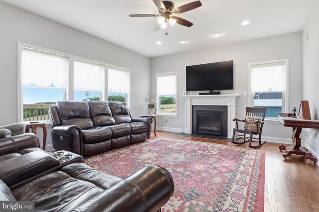 6792 HICKORY RD, Stewartstown, PA 17363