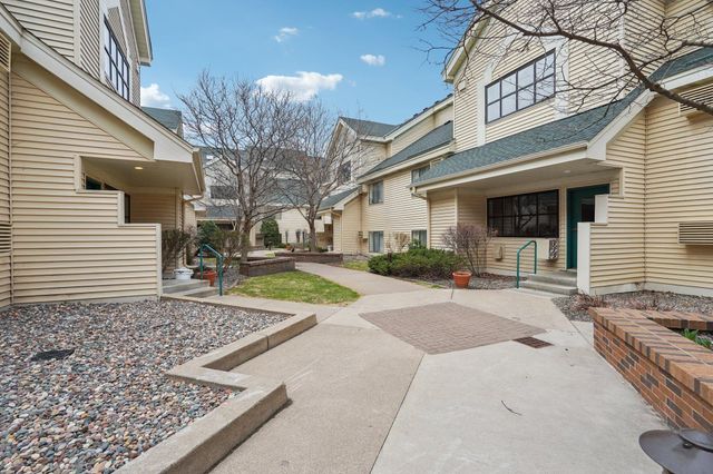7621 Edinborough Way 2201, Edina, MN 55435