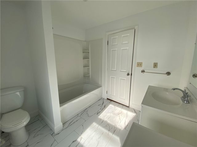 16 Clearview Avenue B, Portsmouth, RI 02871