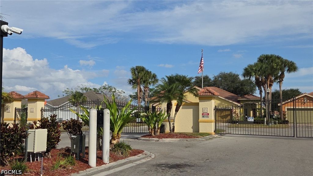 9112 Aegean CIR, Lehigh Acres, FL 33936
