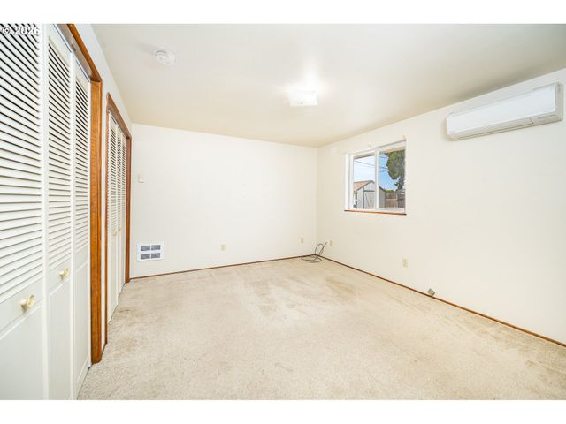 2365 L St, Springfield, OR 97477