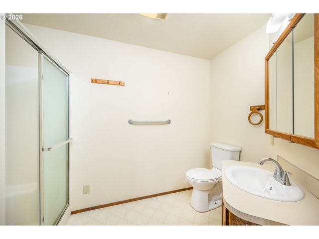 2365 L St, Springfield, OR 97477