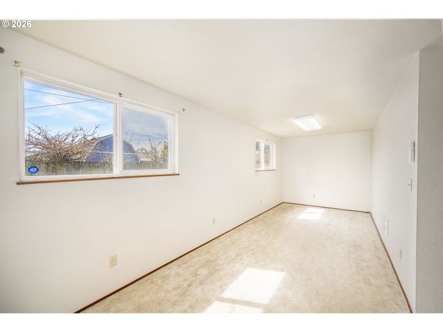 2365 L St, Springfield, OR 97477