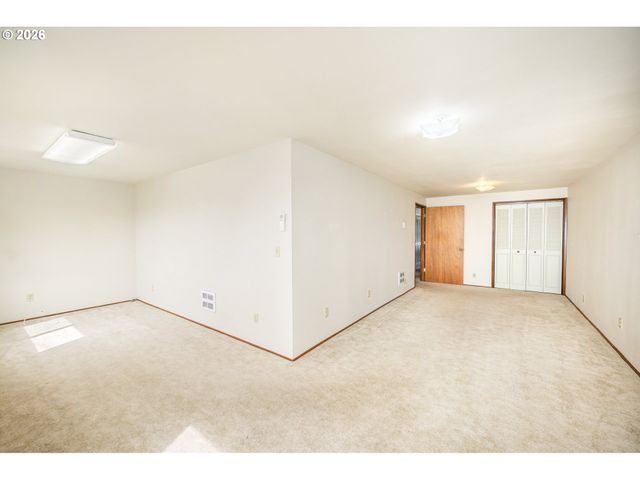 2365 L St, Springfield, OR 97477