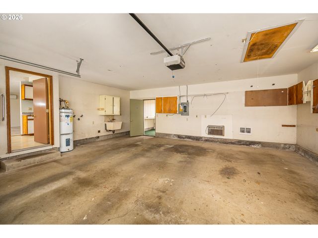 2365 L St, Springfield, OR 97477